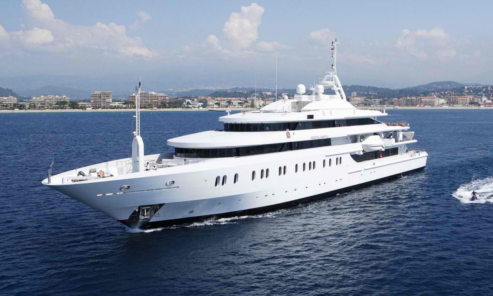 Mega Yacht 1